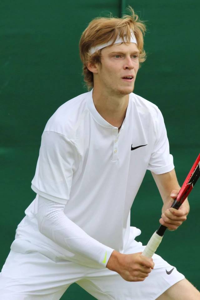 她接下来的 她接下来的